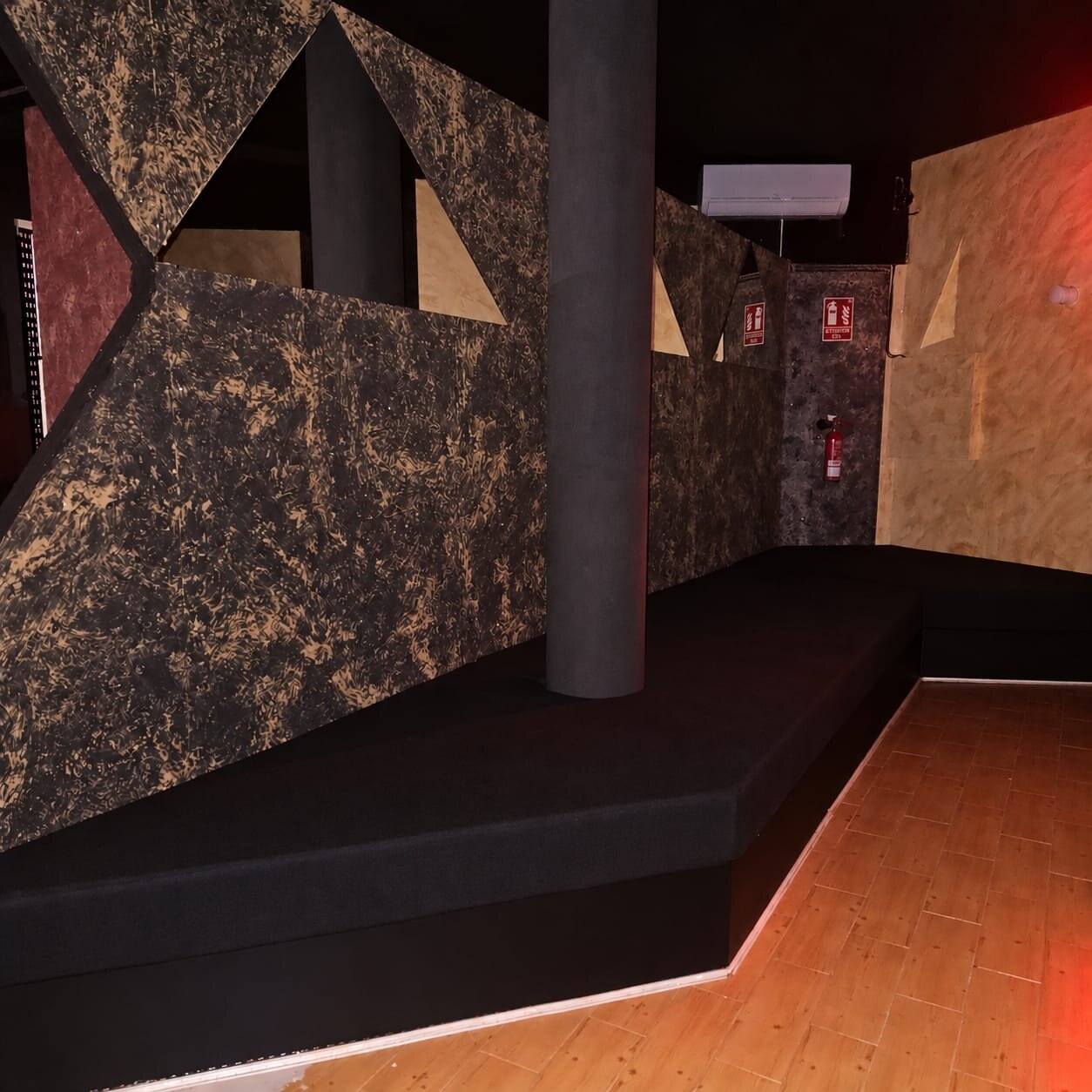 Wide platform with black and gold walls